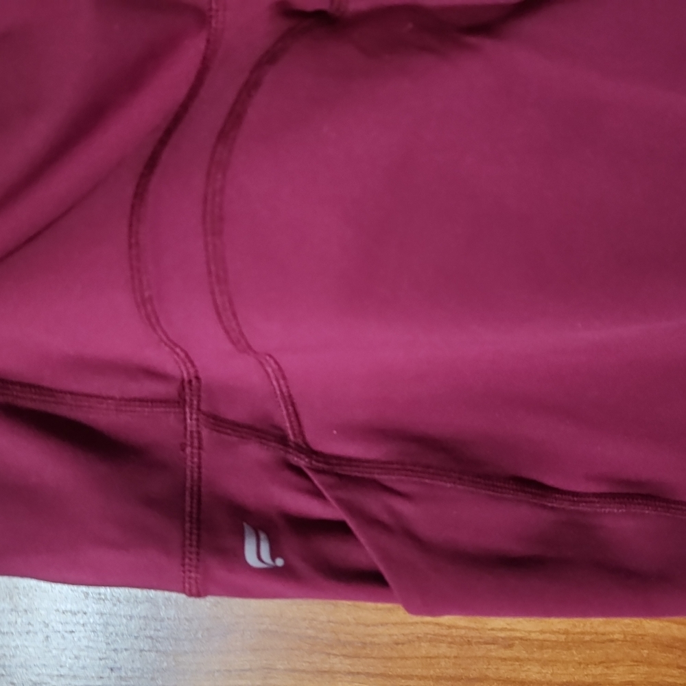 🖤Fabletics🖤 PureLuxe capris🖤 - Picture 3 of 6